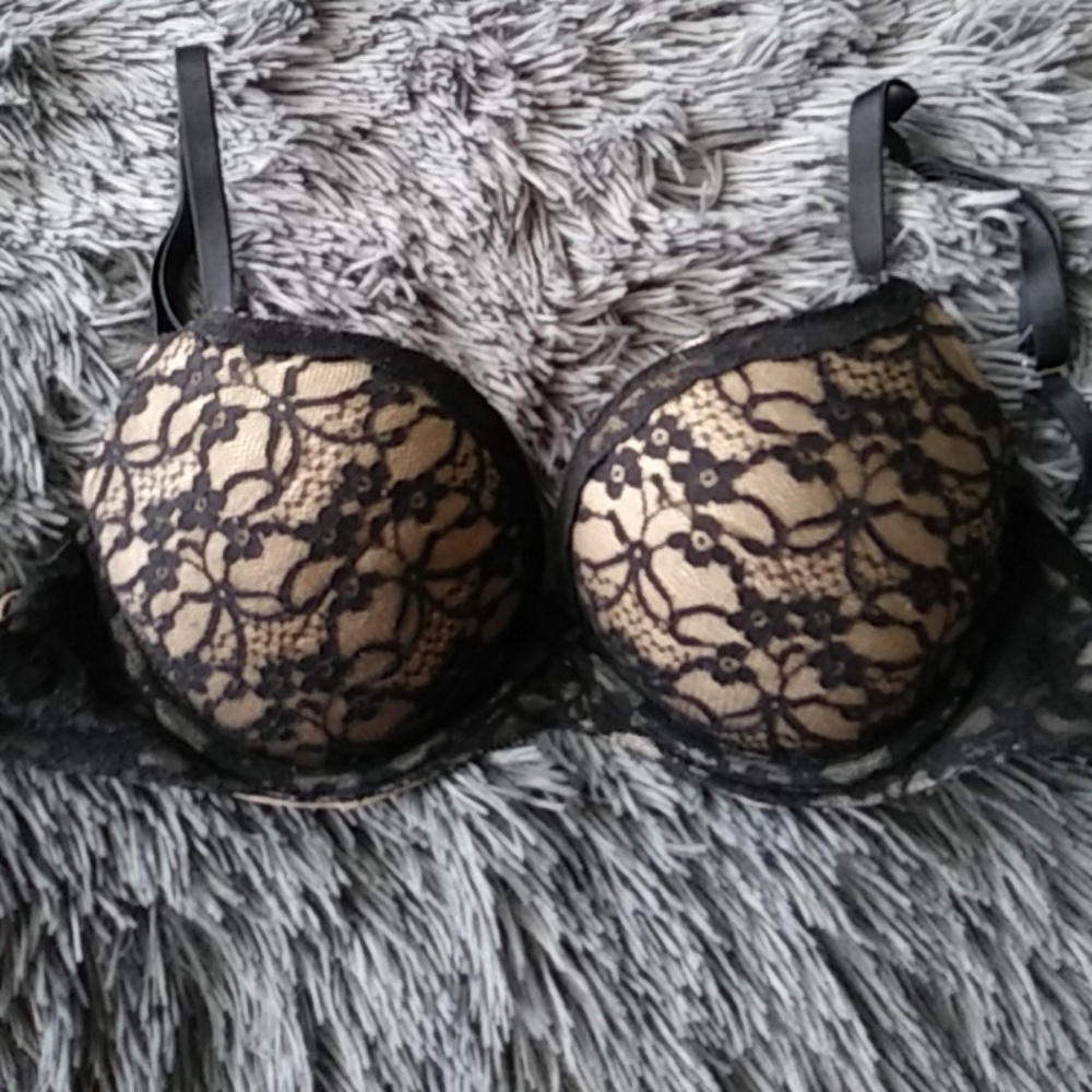 Black and cream 32 b lace bra